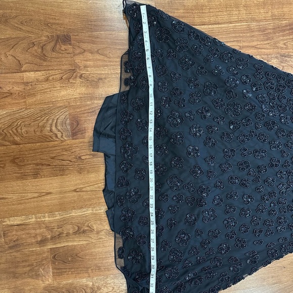 MAC DUGGAL, PETITE EMBELLISHED CAP SLEEVE GOWN. - Picture 15 of 16